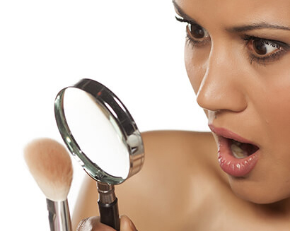 Frühjahrsputz schmutzige Make-up-Pinsel