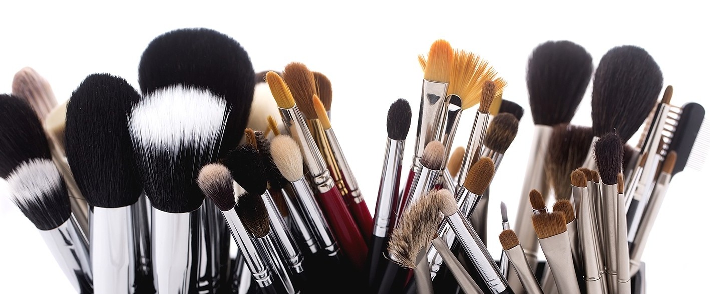 Professionelle Make-up-Pinsel als Werkzeuge für präzises und gutes Make-up.